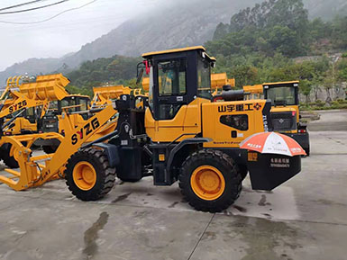 恭喜羅總喜提新車，山宇裝載機940走起，山宇重工，助您成功！